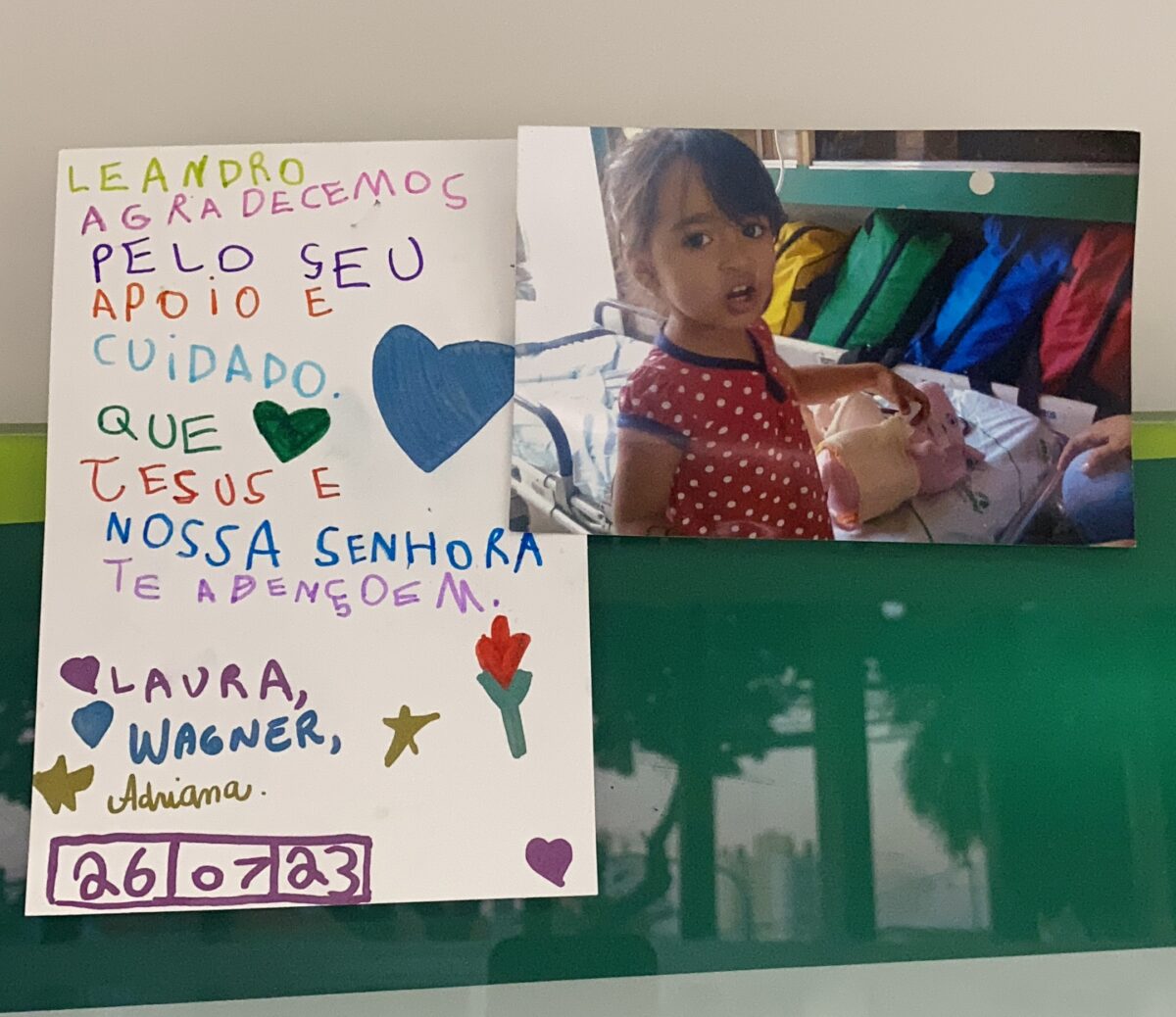 “Fez diferença na vida da minha filha, ela estava sofrendo e tinha 30% da audição comprometida”, diz pai após cirurgia de filha dar certo  