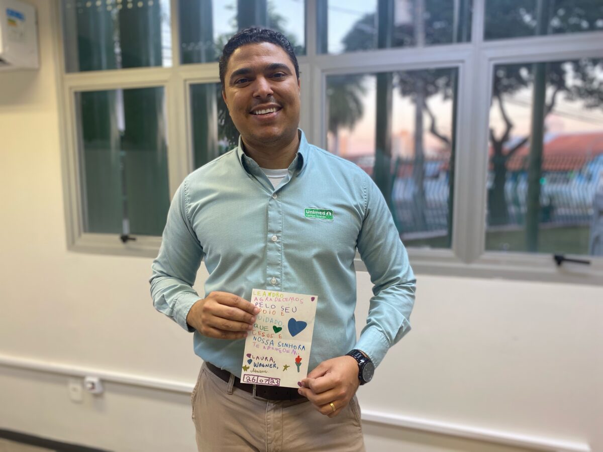 “Fez diferença na vida da minha filha, ela estava sofrendo e tinha 30% da audição comprometida”, diz pai após cirurgia de filha dar certo  
