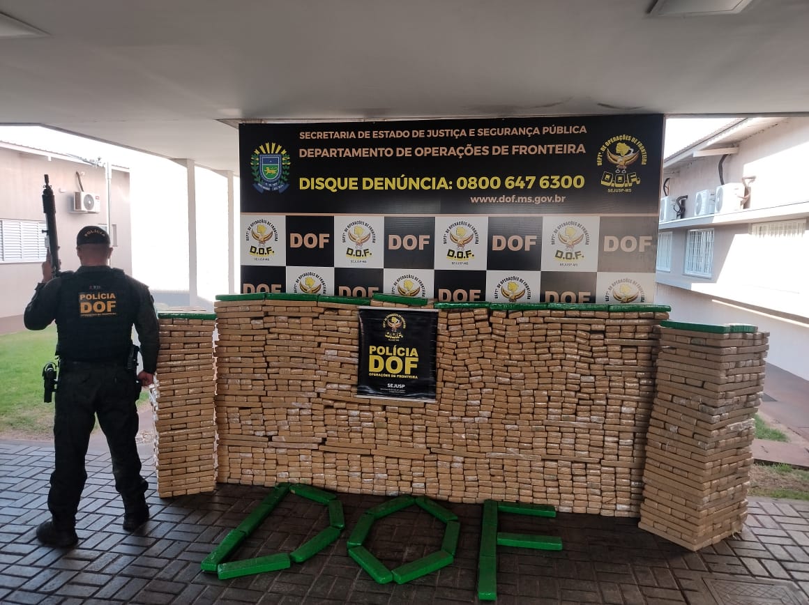 Toyota Hilux é recuperada pelo DOF em Ponta Porã carregada com mais de uma tonelada e meia de maconha Toyota Hilux é recuperada pelo DOF em Ponta Porã carregada com mais de uma tonelada e meia de maconha
