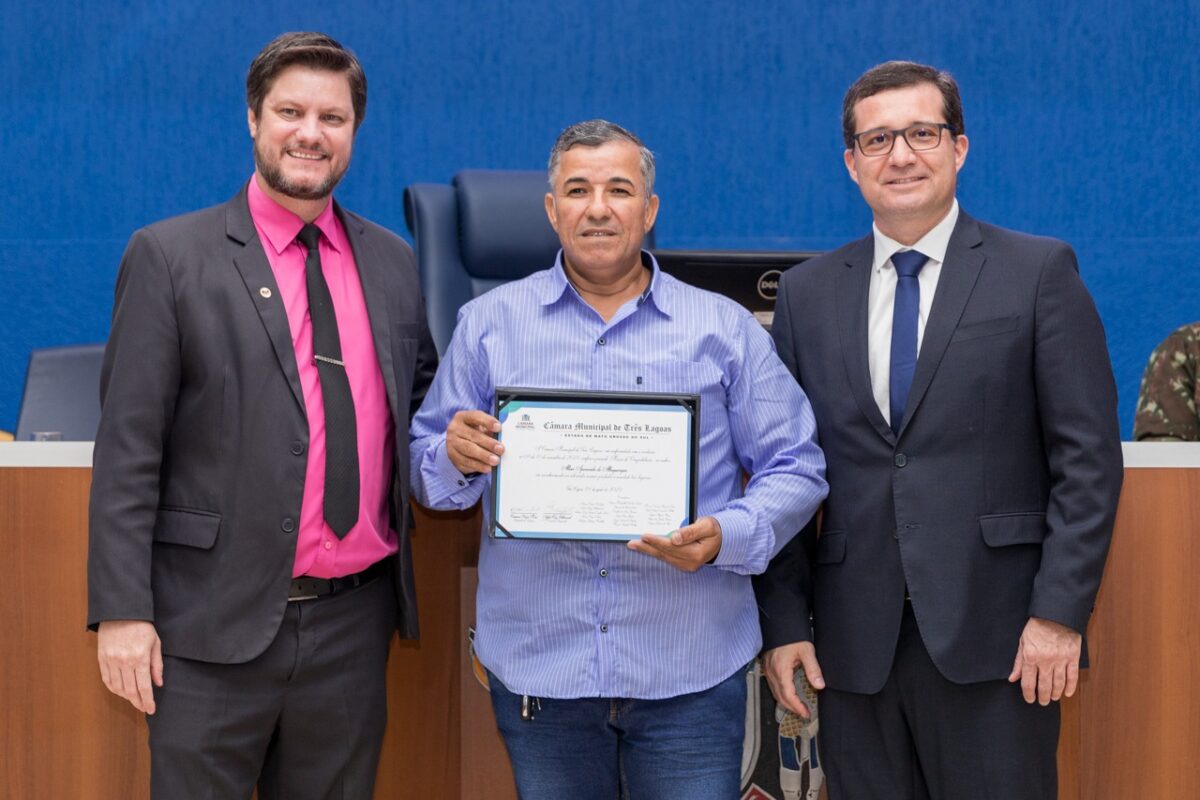 Câmara entrega honrarias, a diversas pessoas, por atuação profissional e social