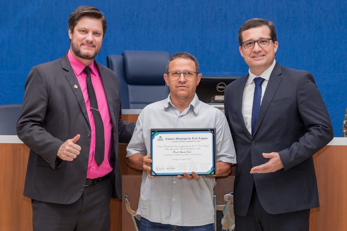 Câmara entrega honrarias, a diversas pessoas, por atuação profissional e social