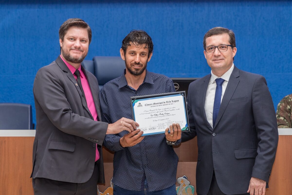 Câmara entrega honrarias, a diversas pessoas, por atuação profissional e social Câmara entrega honrarias, a diversas pessoas, por atuação profissional e social