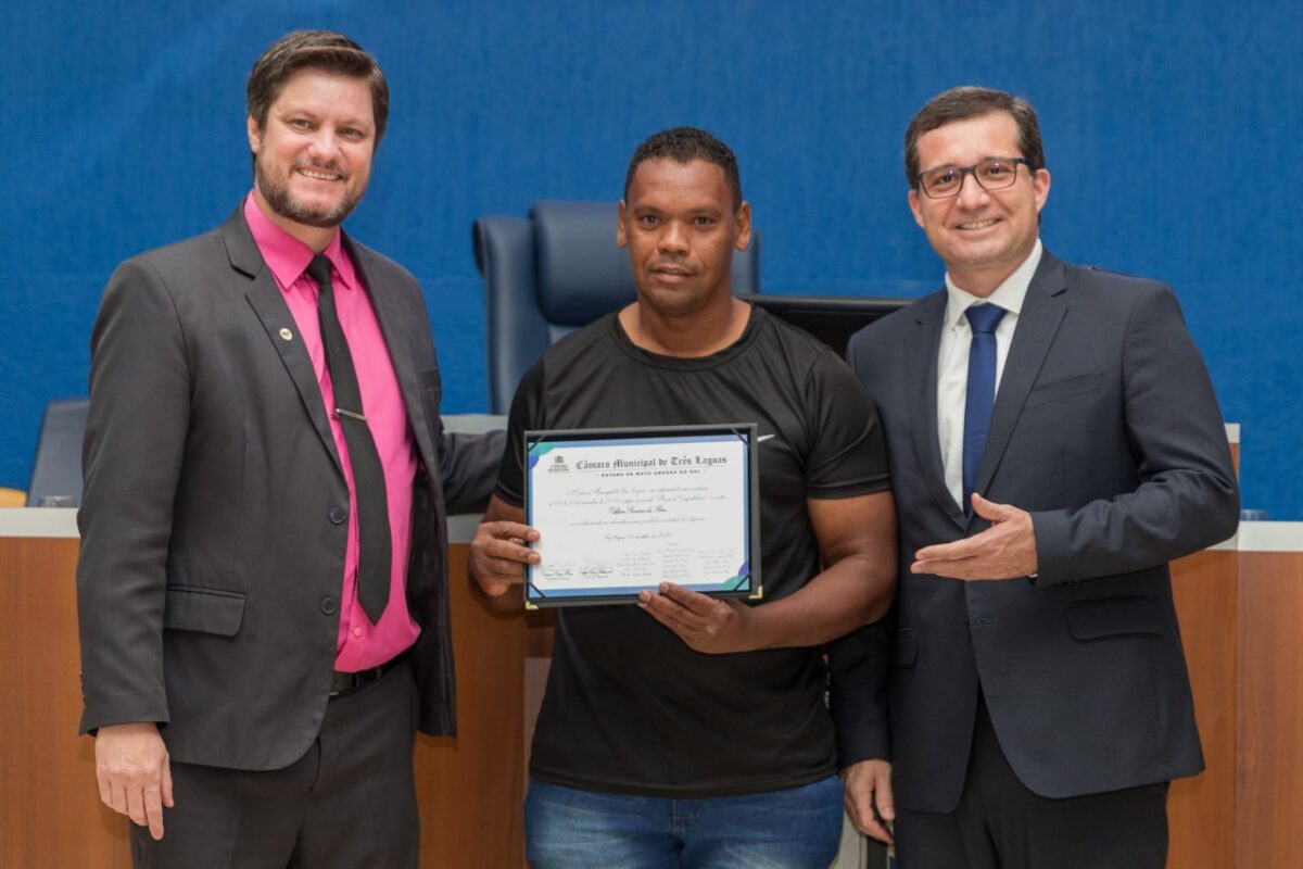 Câmara entrega honrarias, a diversas pessoas, por atuação profissional e social Câmara entrega honrarias, a diversas pessoas, por atuação profissional e social