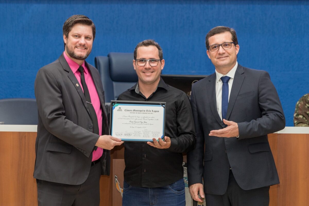 Câmara entrega honrarias, a diversas pessoas, por atuação profissional e social Câmara entrega honrarias, a diversas pessoas, por atuação profissional e social