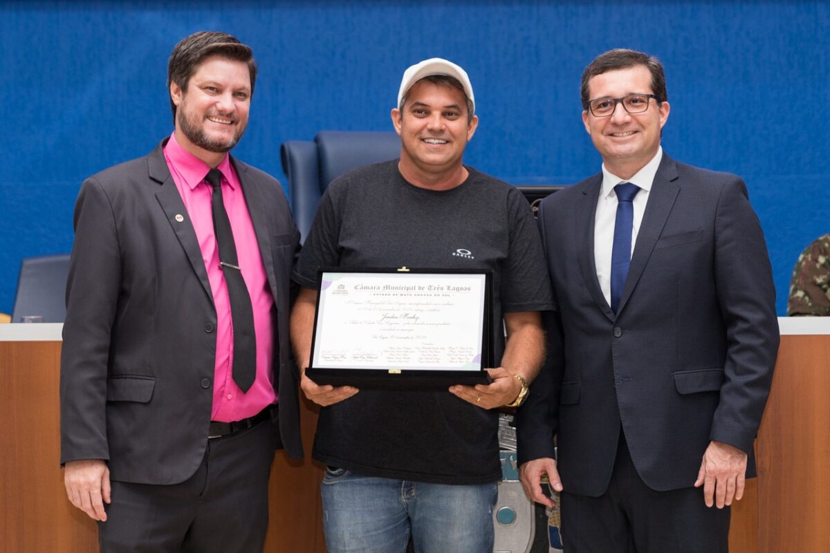 Câmara entrega honrarias, a diversas pessoas, por atuação profissional e social Câmara entrega honrarias, a diversas pessoas, por atuação profissional e social