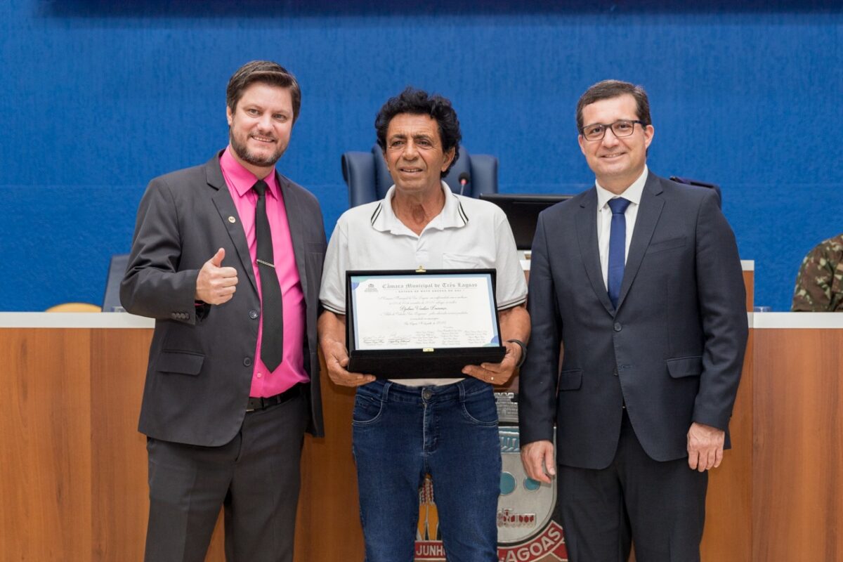 Câmara entrega honrarias, a diversas pessoas, por atuação profissional e social Câmara entrega honrarias, a diversas pessoas, por atuação profissional e social
