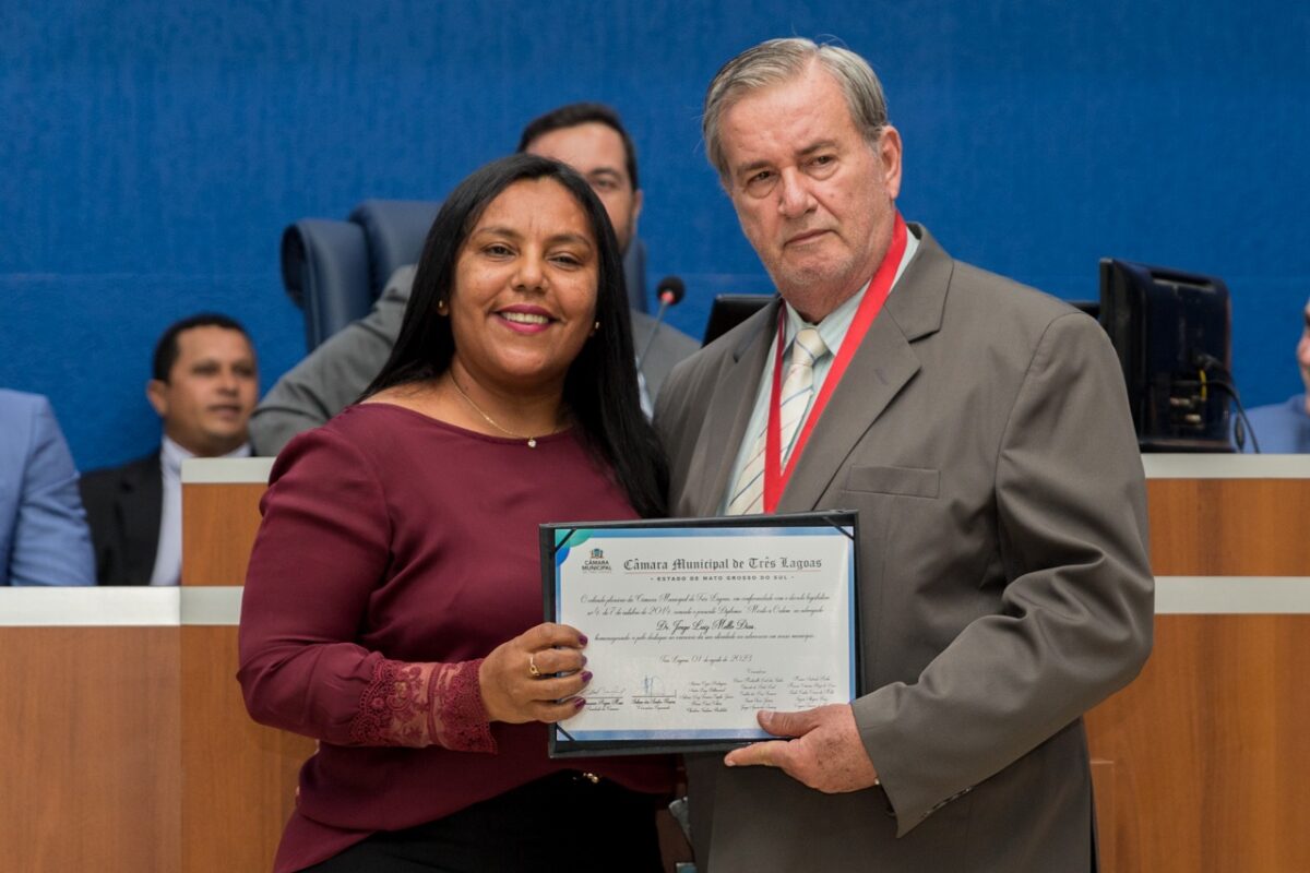 Vereadores entregam diploma e medalha “Mérito à Ordem”