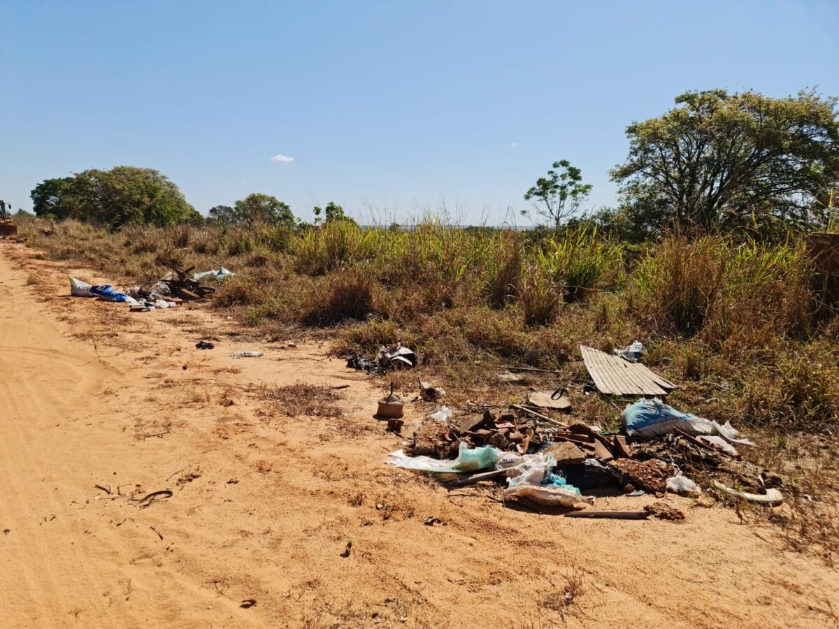Superintendência Municipal de Meio Ambiente orienta população sobre descarte irregular de lixo em locais impróprios