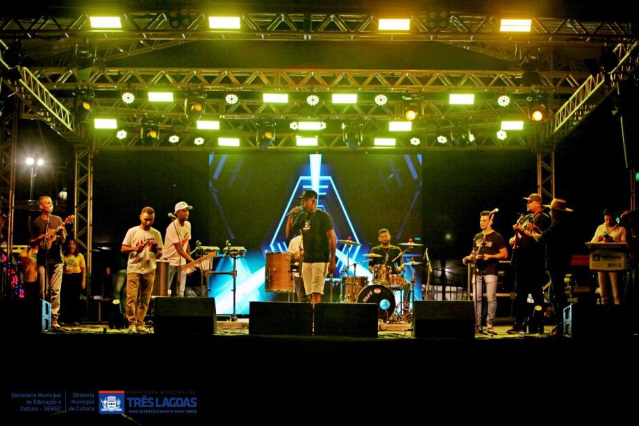 FESTA DO FOLCORE – 2ª noite leva 30 mil pessoas para a NOB e é marcada por elogios à organização e parque de diversões