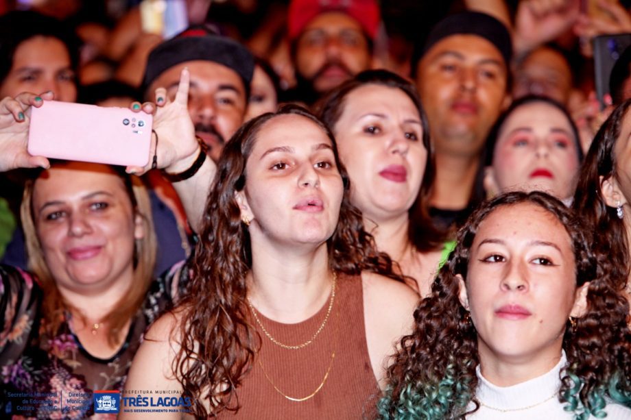 FESTA DO FOLCORE – 2ª noite leva 30 mil pessoas para a NOB e é marcada por elogios à organização e parque de diversões