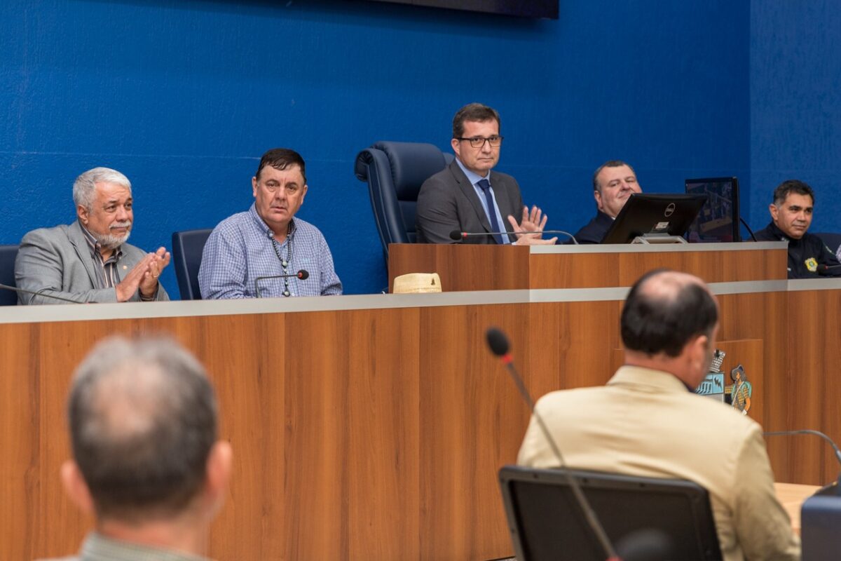 Políticos e representantes de diversos segmentos se mobilizam e discutem a duplicação da BR-262 Políticos e representantes de diversos segmentos se mobilizam e discutem a duplicação da BR-262