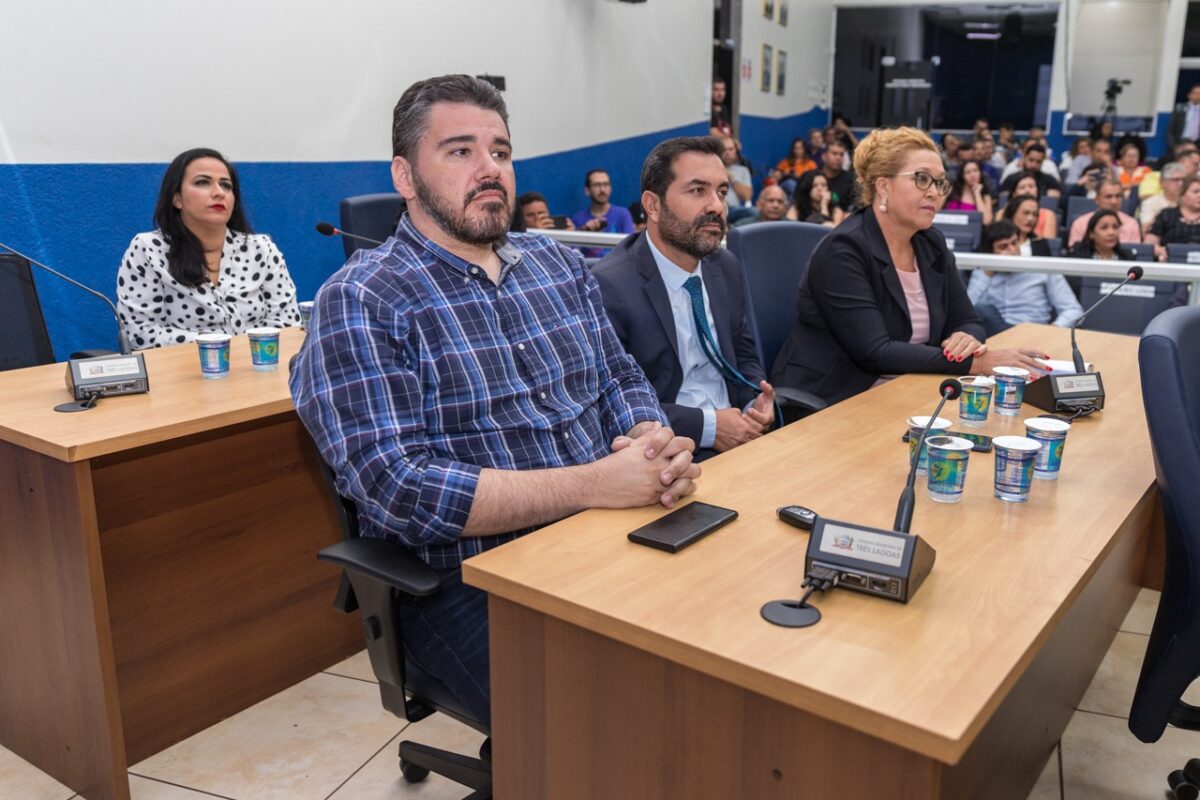 Políticos e representantes de diversos segmentos se mobilizam e discutem a duplicação da BR-262 Políticos e representantes de diversos segmentos se mobilizam e discutem a duplicação da BR-262