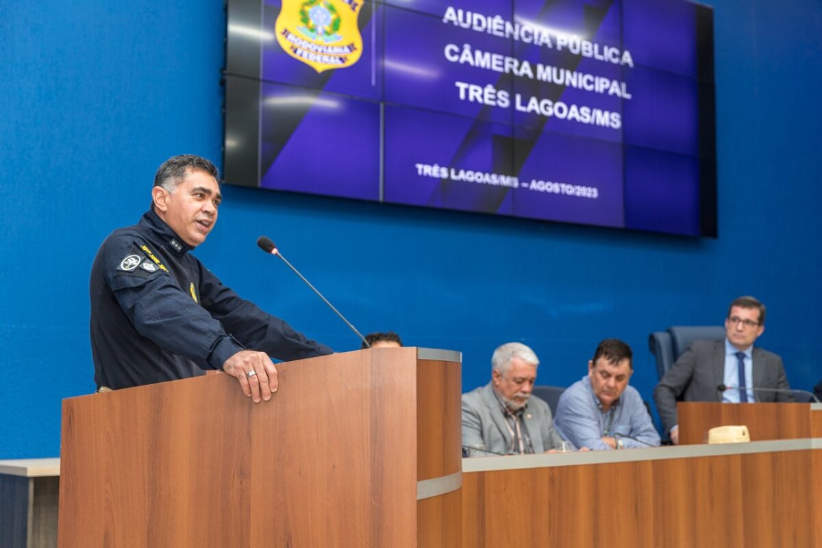 Políticos e representantes de diversos segmentos se mobilizam e discutem a duplicação da BR-262 Políticos e representantes de diversos segmentos se mobilizam e discutem a duplicação da BR-262