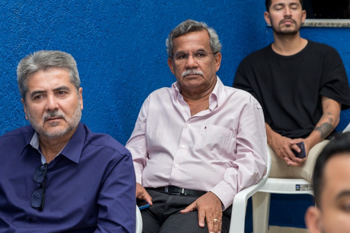 Políticos e representantes de diversos segmentos se mobilizam e discutem a duplicação da BR-262 Políticos e representantes de diversos segmentos se mobilizam e discutem a duplicação da BR-262