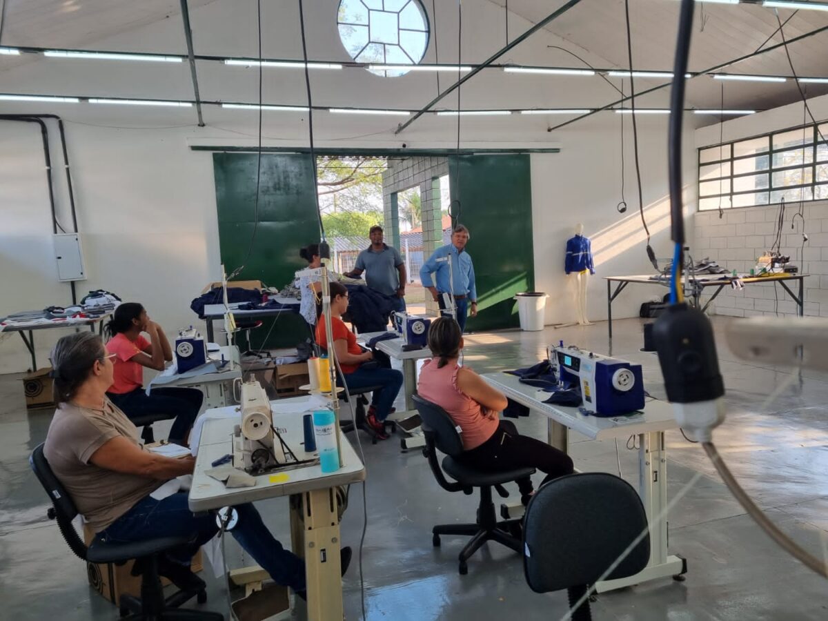 Nova turma do curso de costura começa em Brasilândia