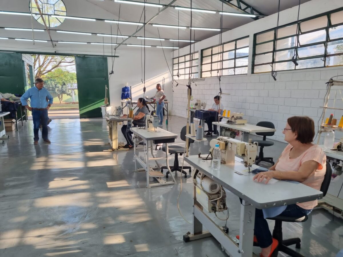 Nova turma do curso de costura começa em Brasilândia