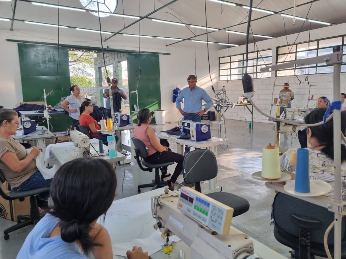 Nova turma do curso de costura começa em Brasilândia