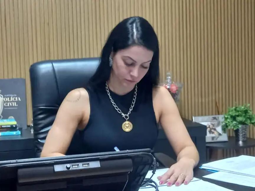 Ao corrigir algumas versões equivocadas divulgadas por sites da região, delegada esclarece circunstâncias do feminicídio em Paranaíba