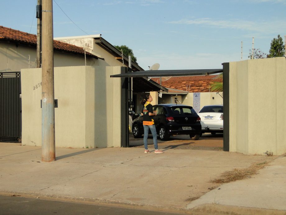 Meio Ambiente e Escoteiros Falcões do Leste levam conscientização contra queimadas ao bairro Novo Aeroporto