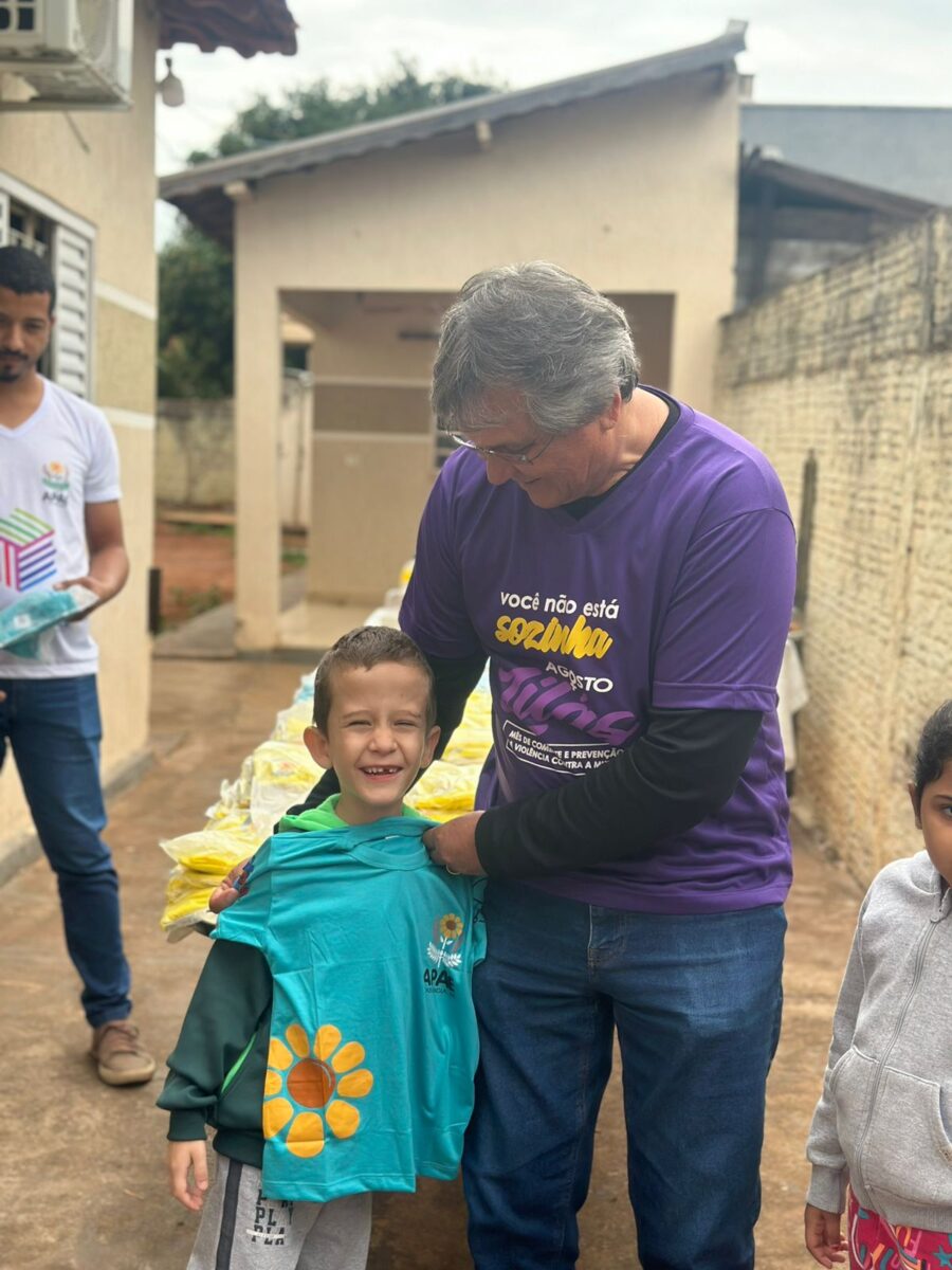 APAE de Brasilândia recebe novos uniformes APAE de Brasilândia recebe novos uniformes