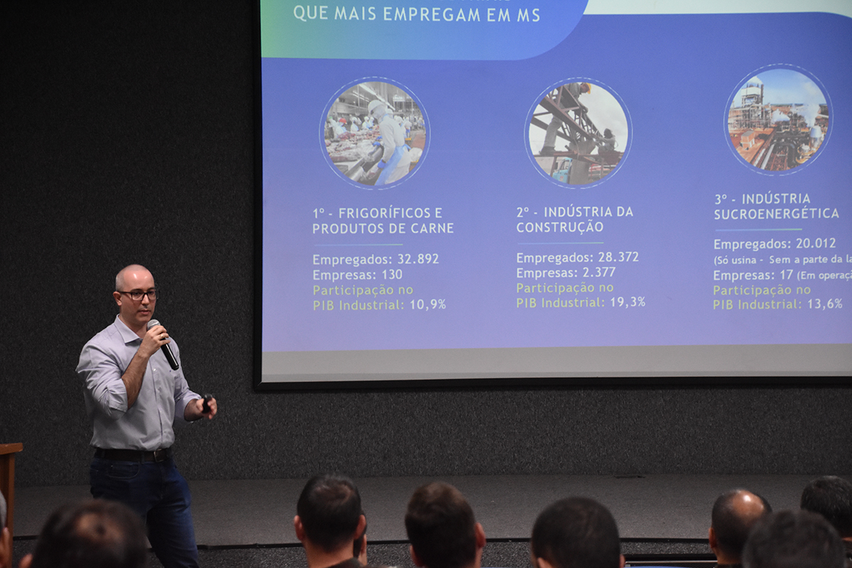 Fiems realiza palestra para militares da Escola de Comando e Estado-Maior do Exército