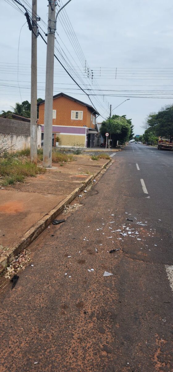 Advogado diz que ‘tomou todas’, bate em 2 carros parados e alega não ter ‘responsabilidades’ com os estragos que causou