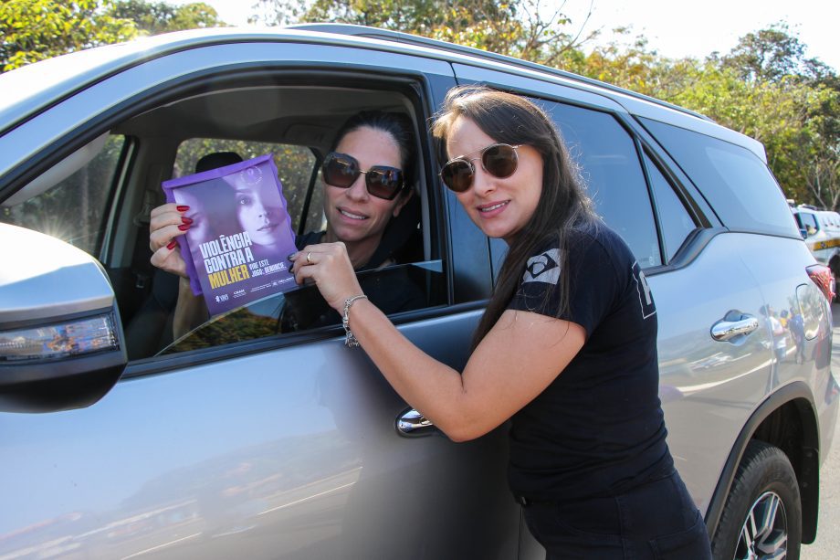 Deptran realiza abordagem educativa de trânsito referente ao “Agosto Lilás”