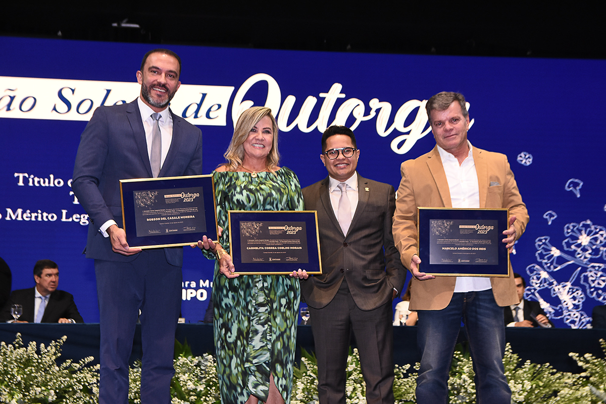 Chefe de gabinete e diretor da Fiems recebem títulos de Cidadão Campo-grandense Chefe de gabinete e diretor da Fiems recebem títulos de Cidadão Campo-grandense