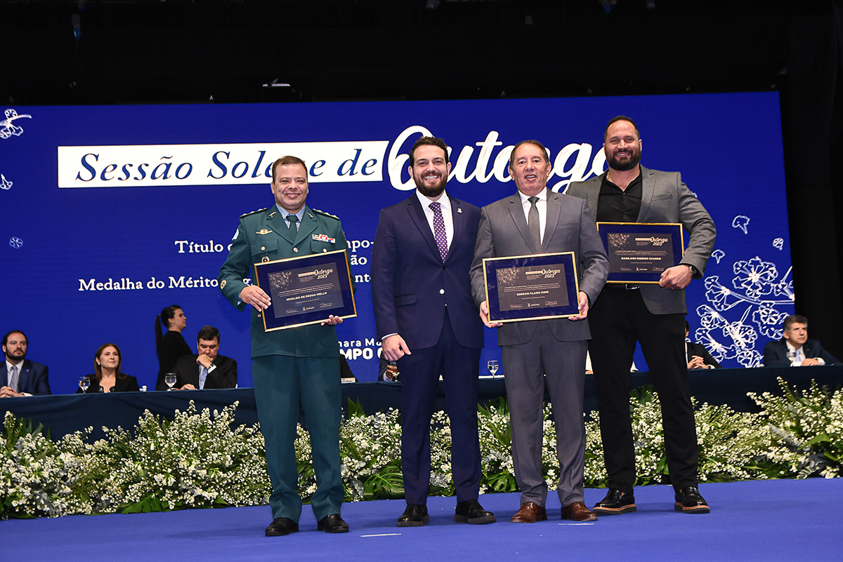 Chefe de gabinete e diretor da Fiems recebem títulos de Cidadão Campo-grandense Chefe de gabinete e diretor da Fiems recebem títulos de Cidadão Campo-grandense