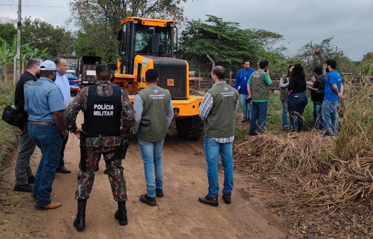 Animais vítimas de maus-tratos em Rancho de Três Lagoas são resgatados e dono aparece no local