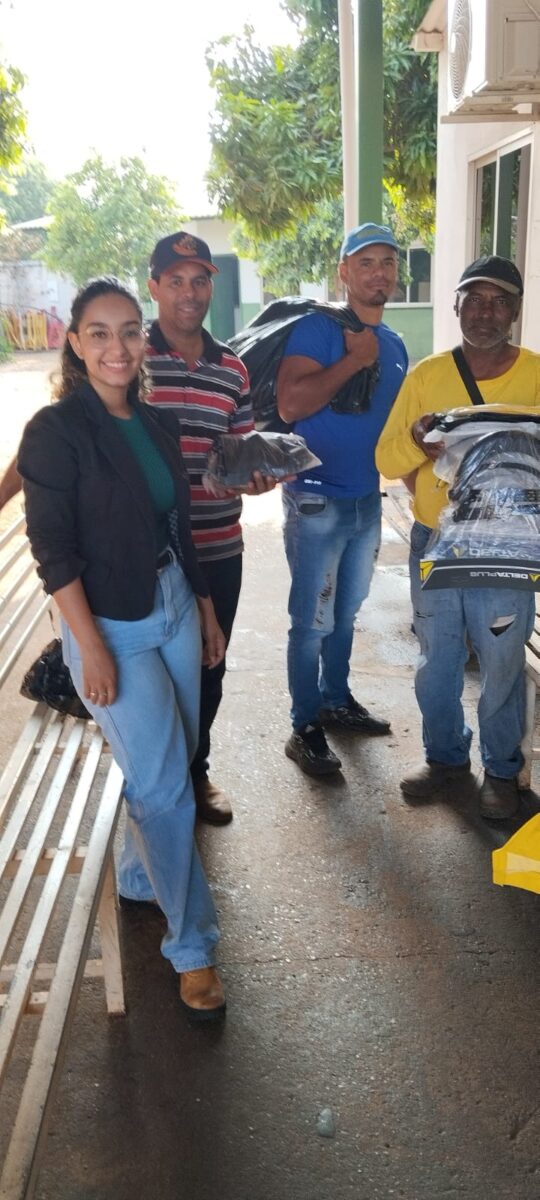 Brasilândia entrega Equipamentos de Proteção Individual agentes da coleta de resíduos sólidos