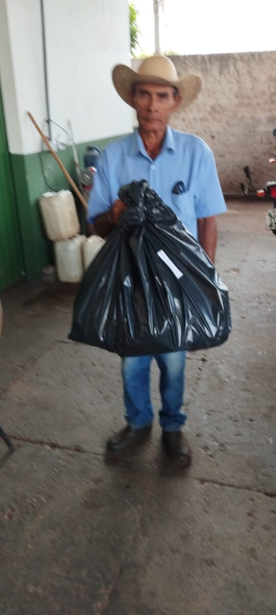 Brasilândia entrega Equipamentos de Proteção Individual agentes da coleta de resíduos sólidos