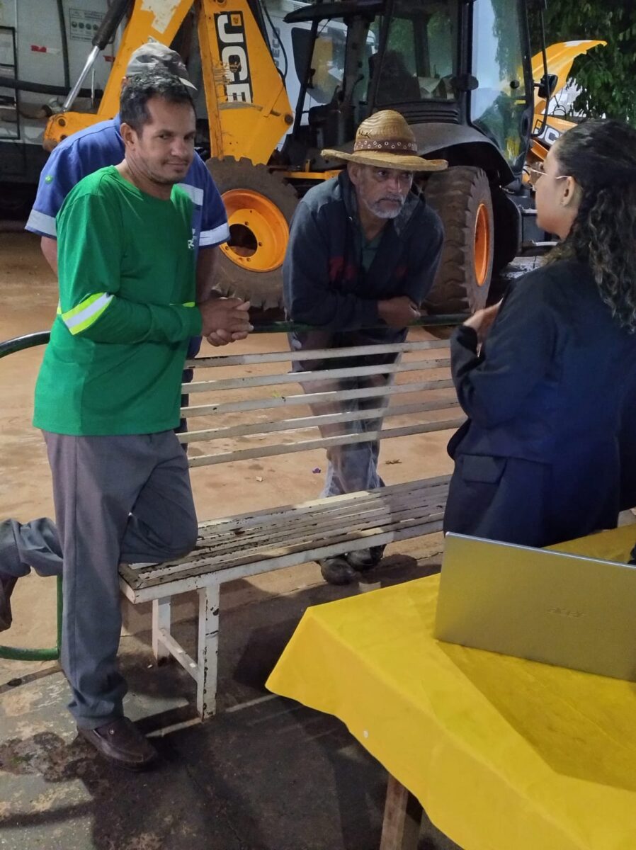 Brasilândia entrega Equipamentos de Proteção Individual agentes da coleta de resíduos sólidos