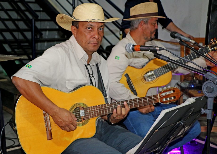 Orquestra de Violeiros de Três Lagoas celebrou 30 anos de existência na Feira Central Turística