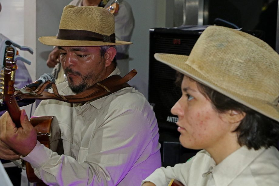 Orquestra de Violeiros de Três Lagoas celebrou 30 anos de existência na Feira Central Turística