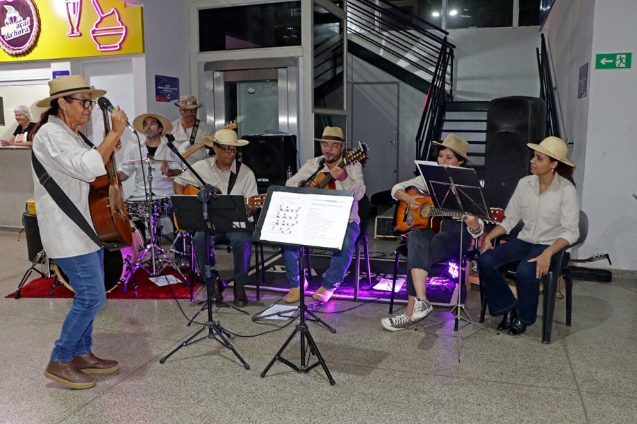Orquestra de Violeiros de Três Lagoas celebrou 30 anos de existência na Feira Central Turística