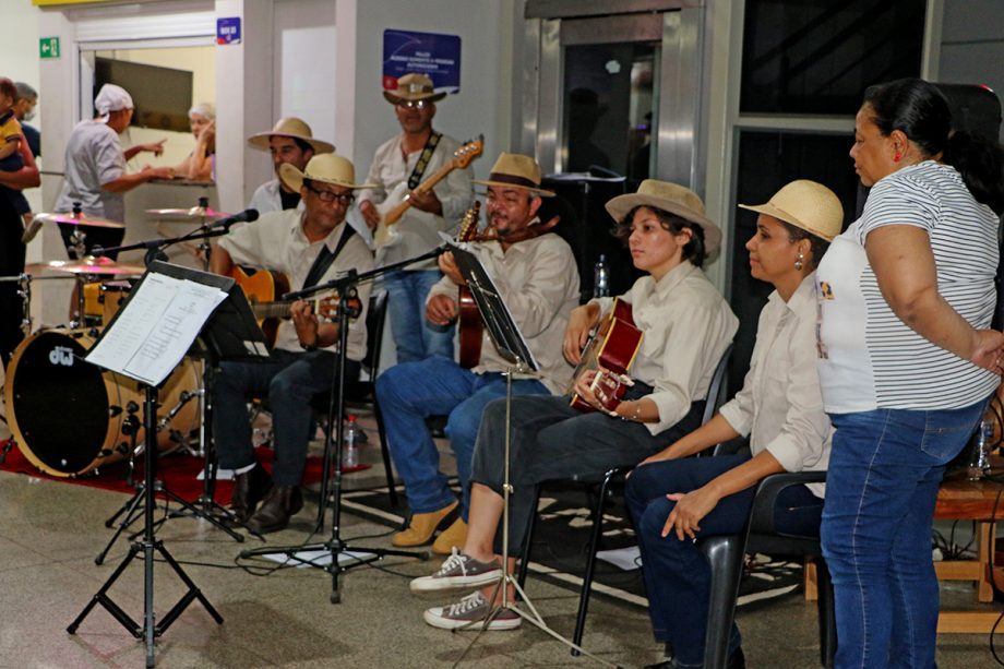 Orquestra de Violeiros de Três Lagoas celebrou 30 anos de existência na Feira Central Turística