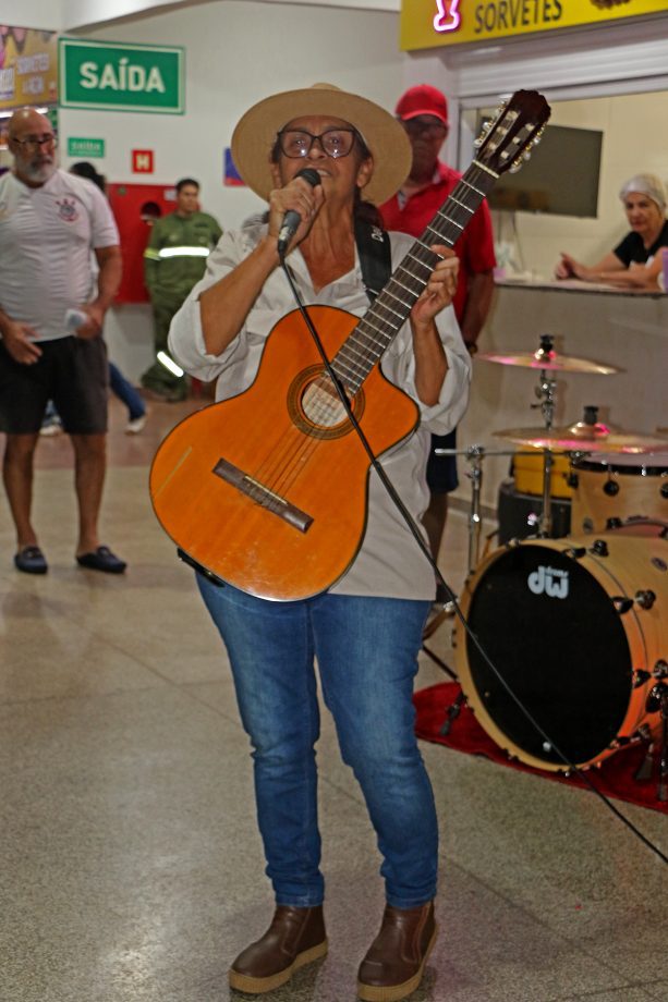 Orquestra de Violeiros de Três Lagoas celebrou 30 anos de existência na Feira Central Turística