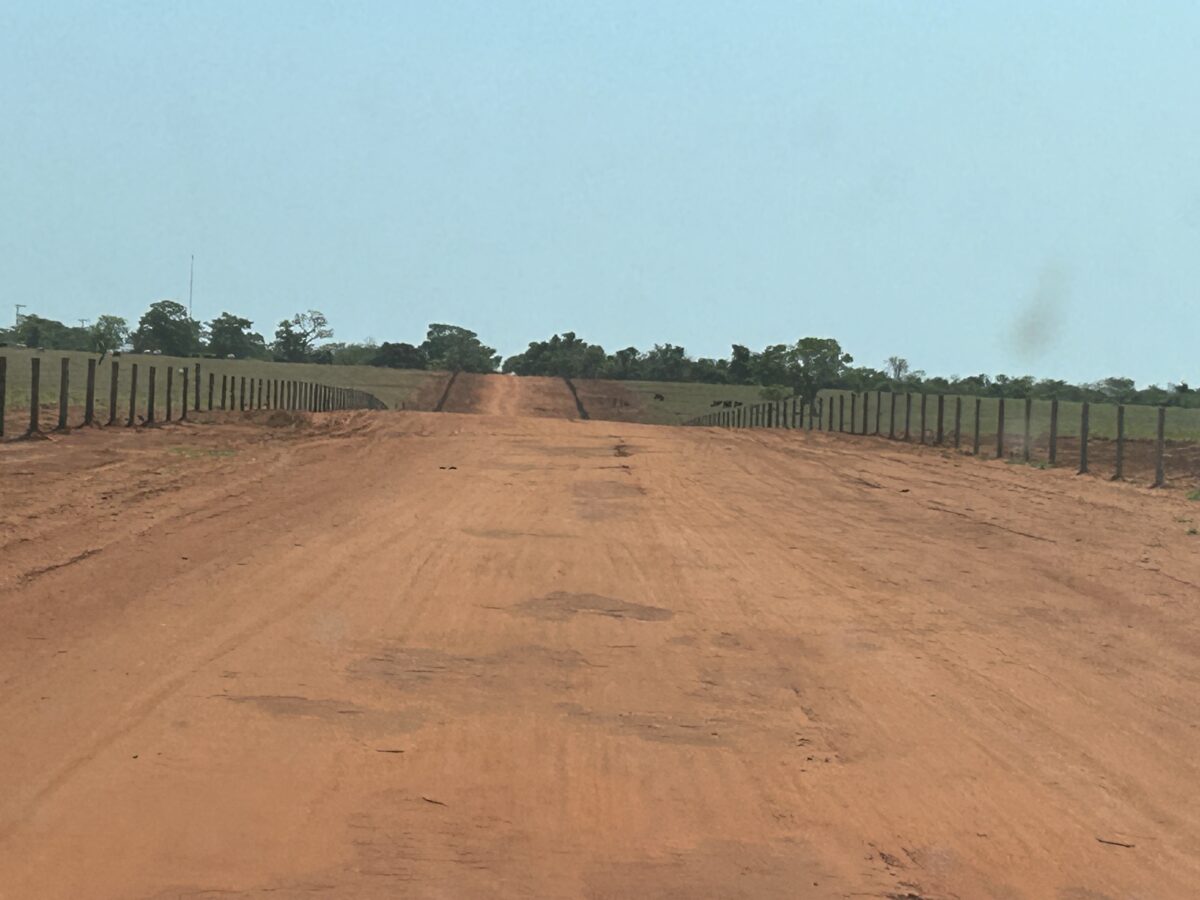 Prefeitura de Brasilândia faz a manutenção de estradas rurais