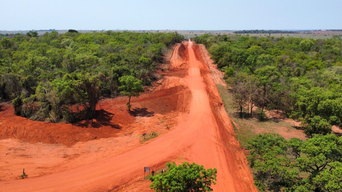 Prefeitura de Brasilândia faz a manutenção de estradas rurais