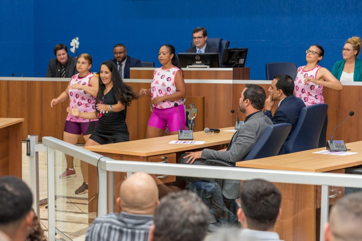 Profissionais de Educação Física são homenageados por vereadores