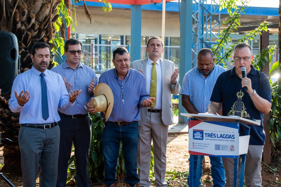 Com verba e mão de obra toda do Município, Prefeito assina ordem de serviço da pavimentação das ruas da Esplanada NOB