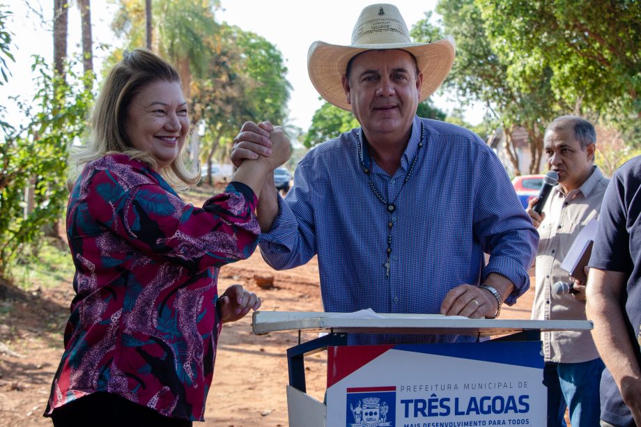 Com verba e mão de obra toda do Município, Prefeito assina ordem de serviço da pavimentação das ruas da Esplanada NOB