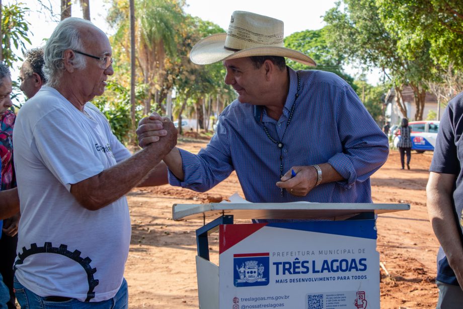 Com verba e mão de obra toda do Município, Prefeito assina ordem de serviço da pavimentação das ruas da Esplanada NOB