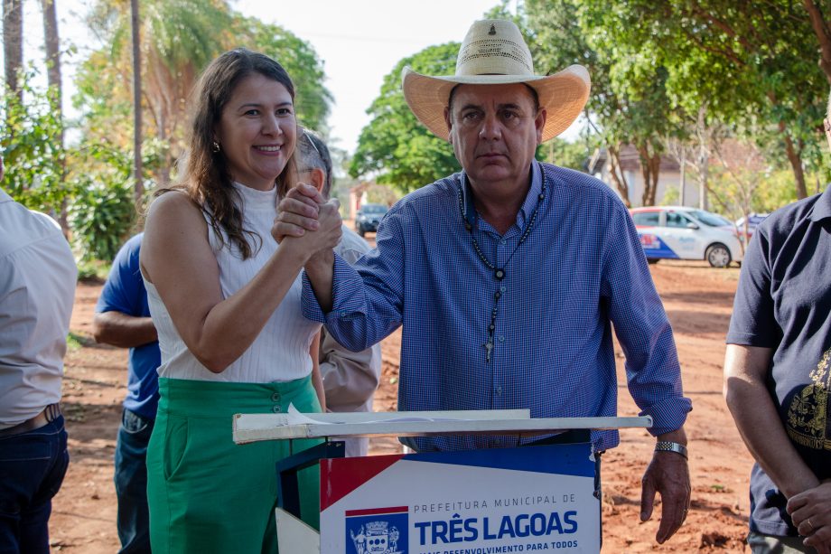Com verba e mão de obra toda do Município, Prefeito assina ordem de serviço da pavimentação das ruas da Esplanada NOB
