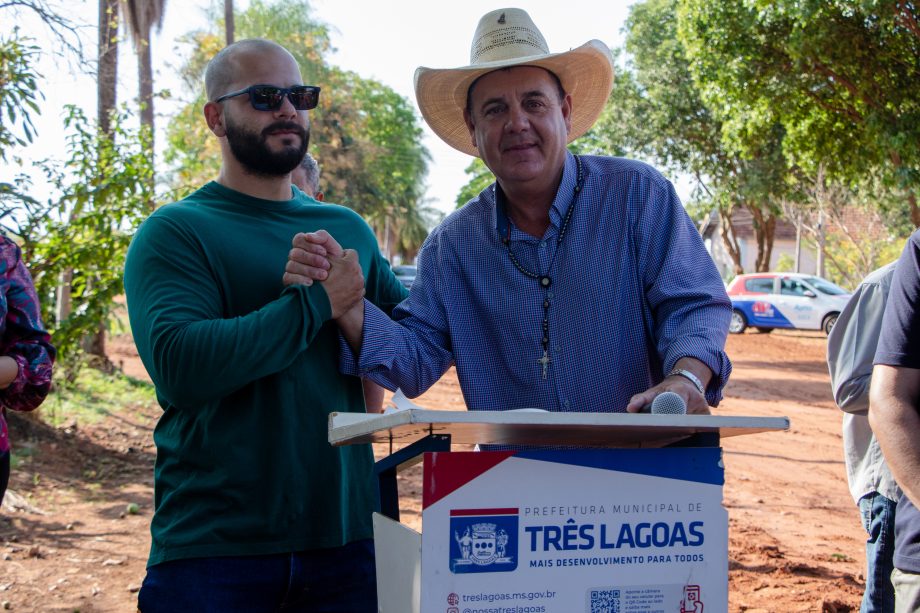 Com verba e mão de obra toda do Município, Prefeito assina ordem de serviço da pavimentação das ruas da Esplanada NOB