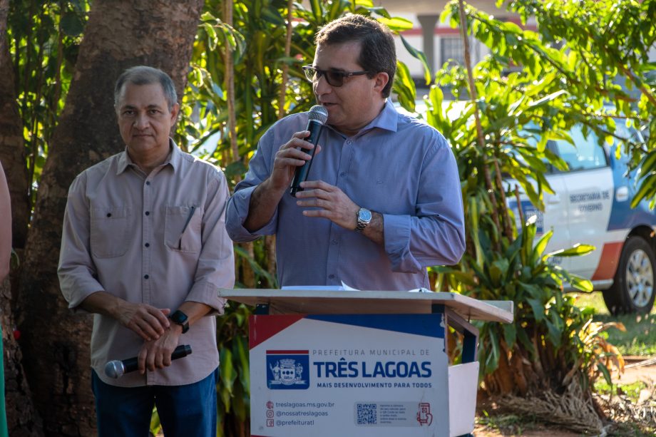 Com verba e mão de obra toda do Município, Prefeito assina ordem de serviço da pavimentação das ruas da Esplanada NOB