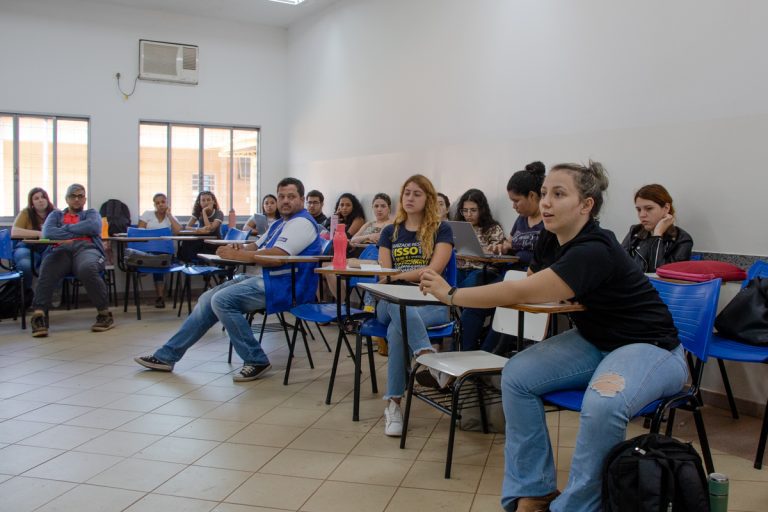 Serviço da SMS “Consultório na Rua” é tema de palestra para acadêmicos de enfermagem da UFMS