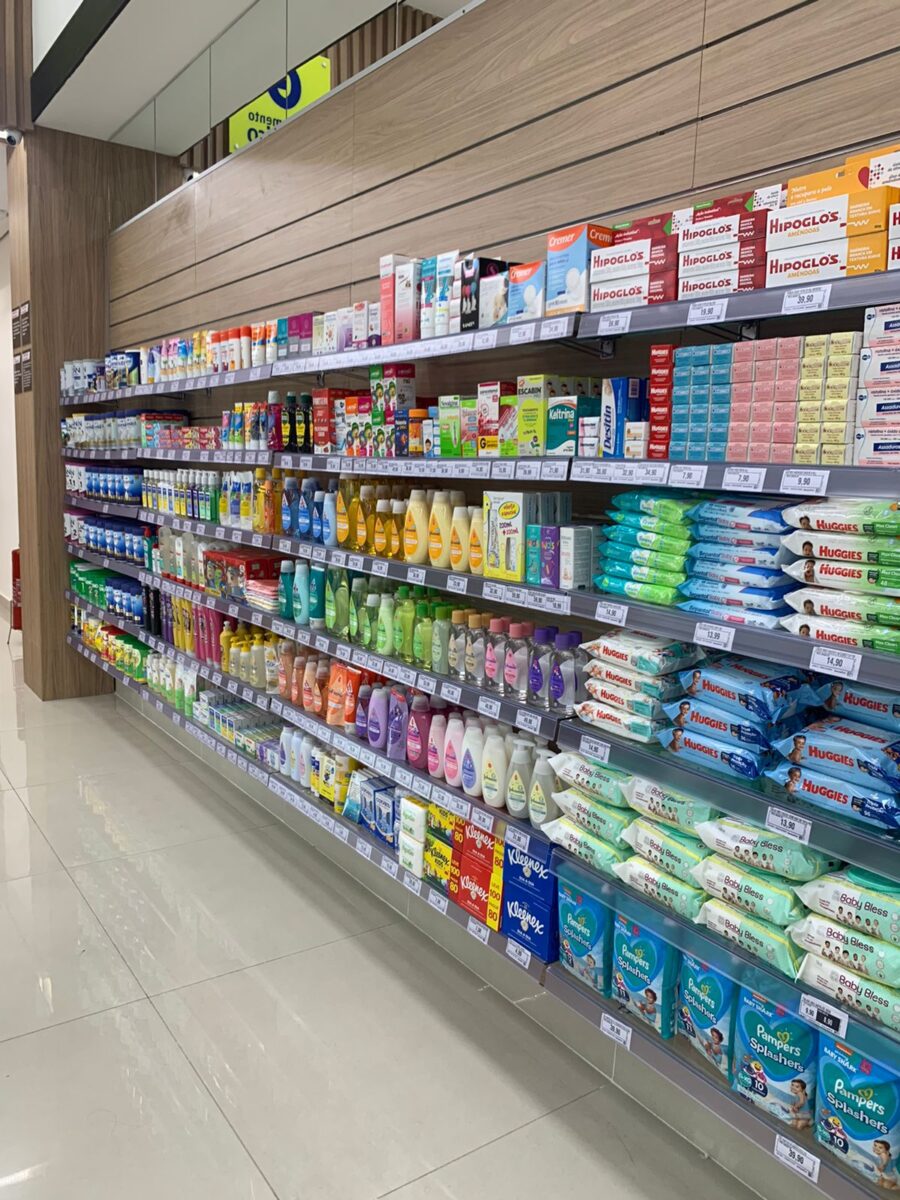 De olho no mercado de dermocosméticos, farmácia ligada ao Comper abre sua segunda unidade