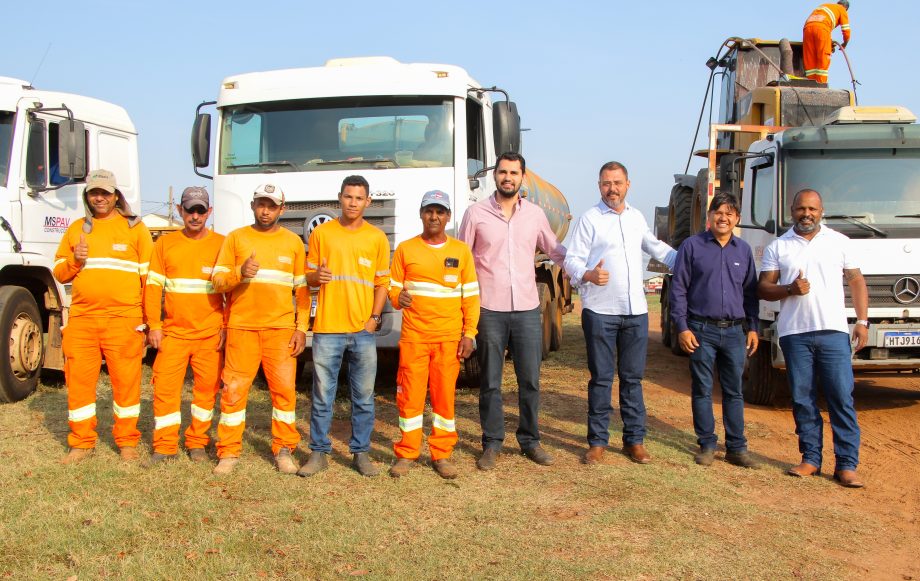 Prefeito assina ordem de serviço da pavimentação e drenagem do bairro Jardim Oiti